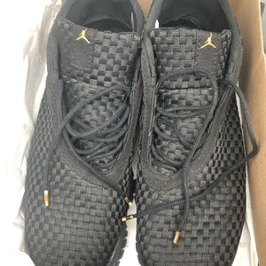 Jordan size 10 Rising High black with gold detail